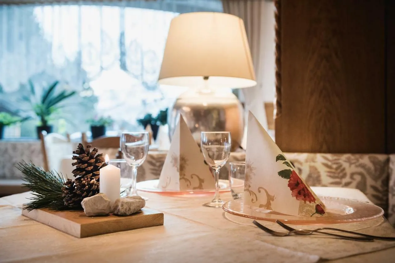 Hotel Monte Cherz Arraba Italien